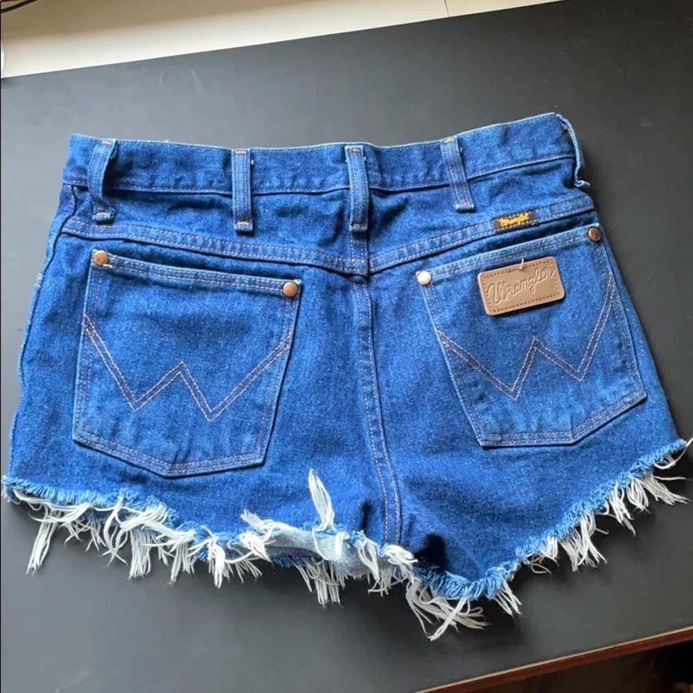 Vintage dark wash highrise wrangler denim shorts